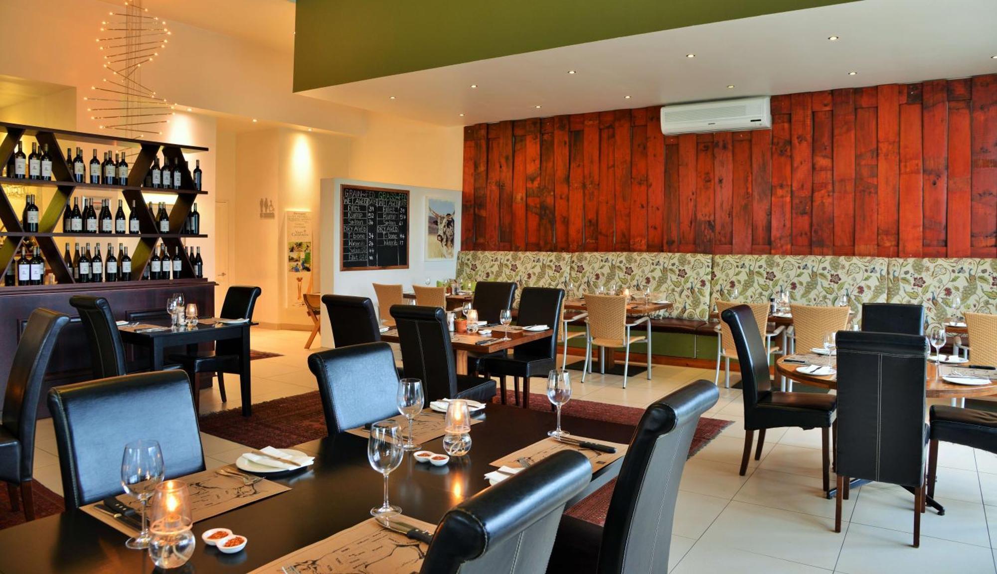 The Coach House At Val Du Charron Hotel Wellington Exterior photo