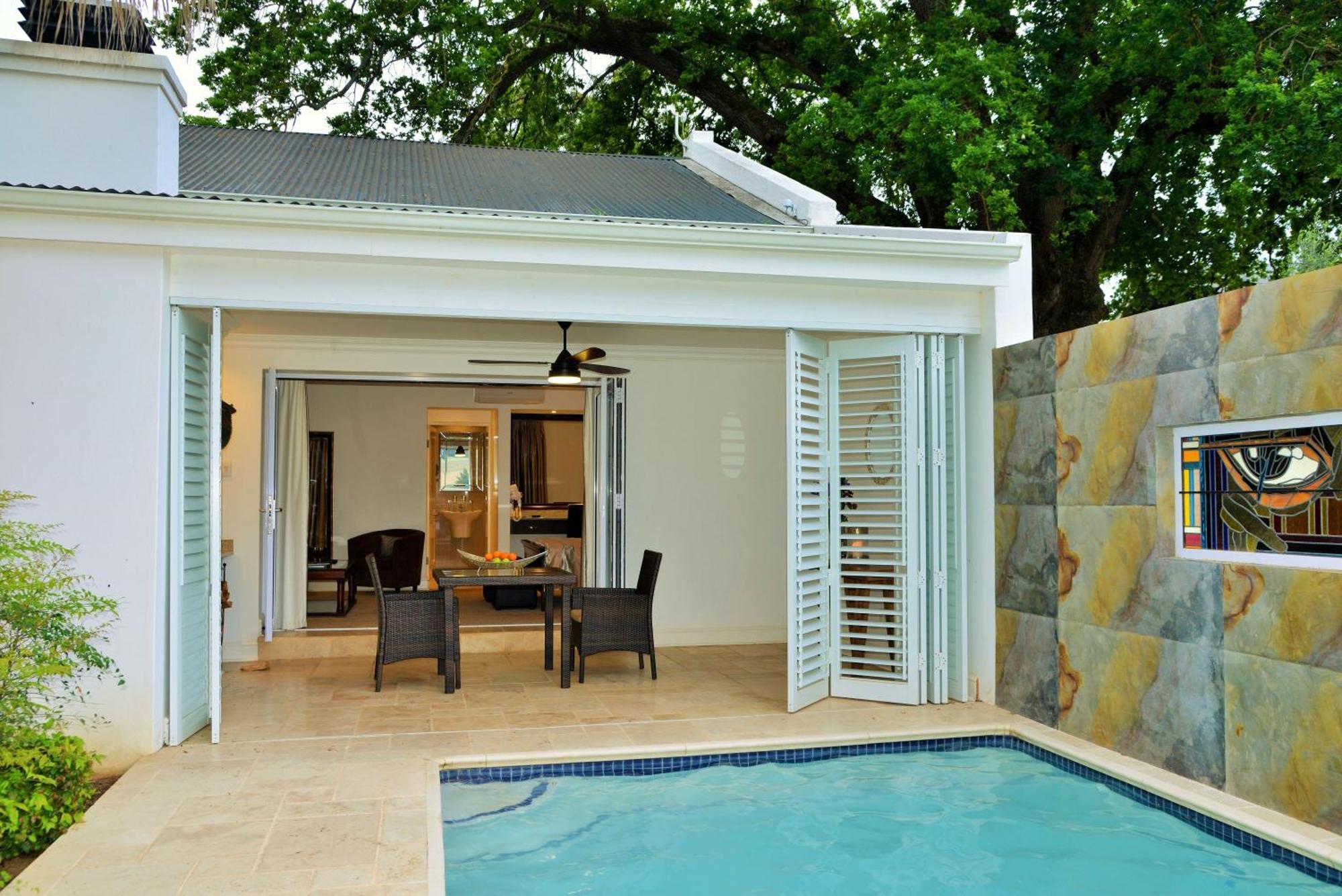 The Coach House At Val Du Charron Hotel Wellington Exterior photo