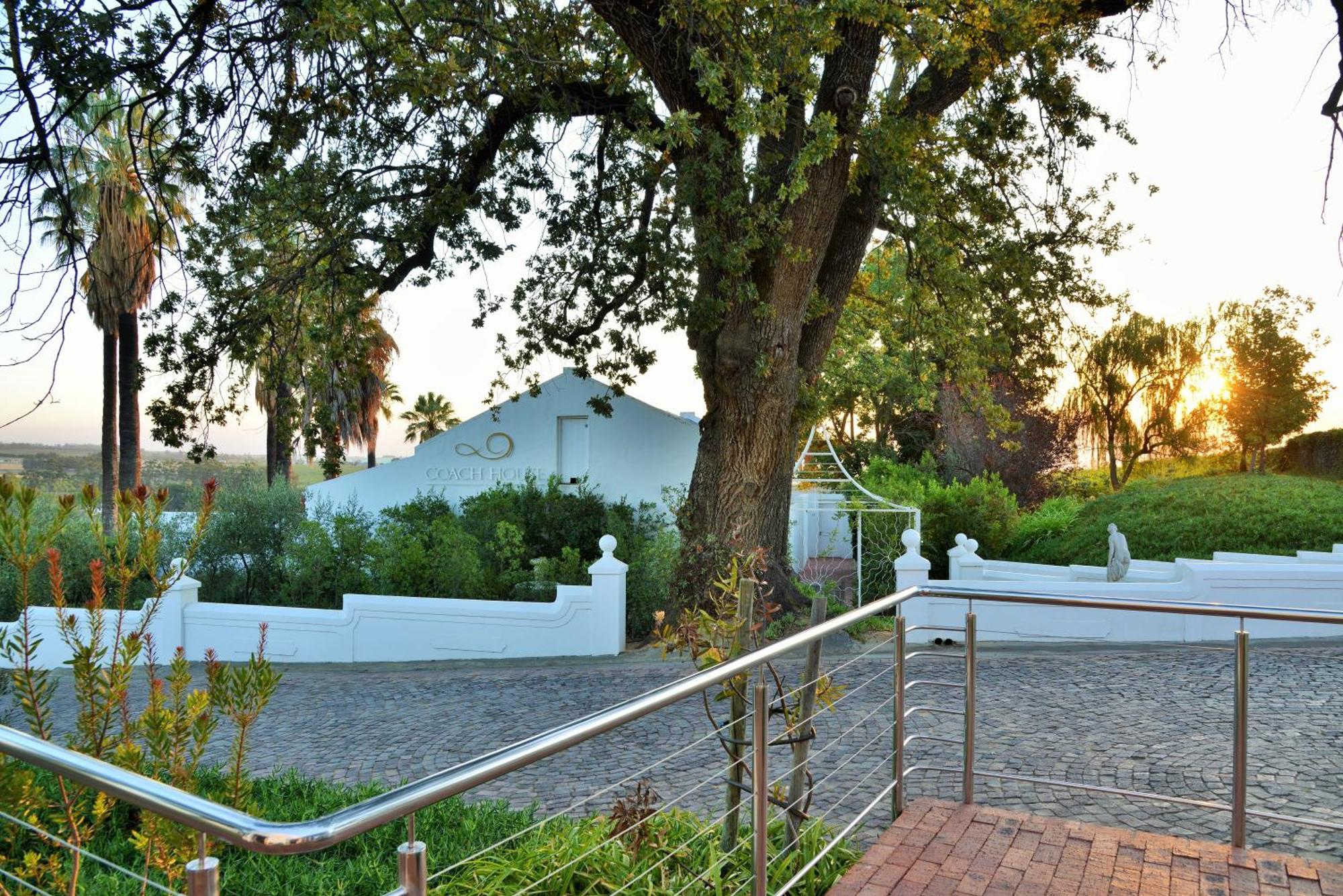 The Coach House At Val Du Charron Hotel Wellington Exterior photo